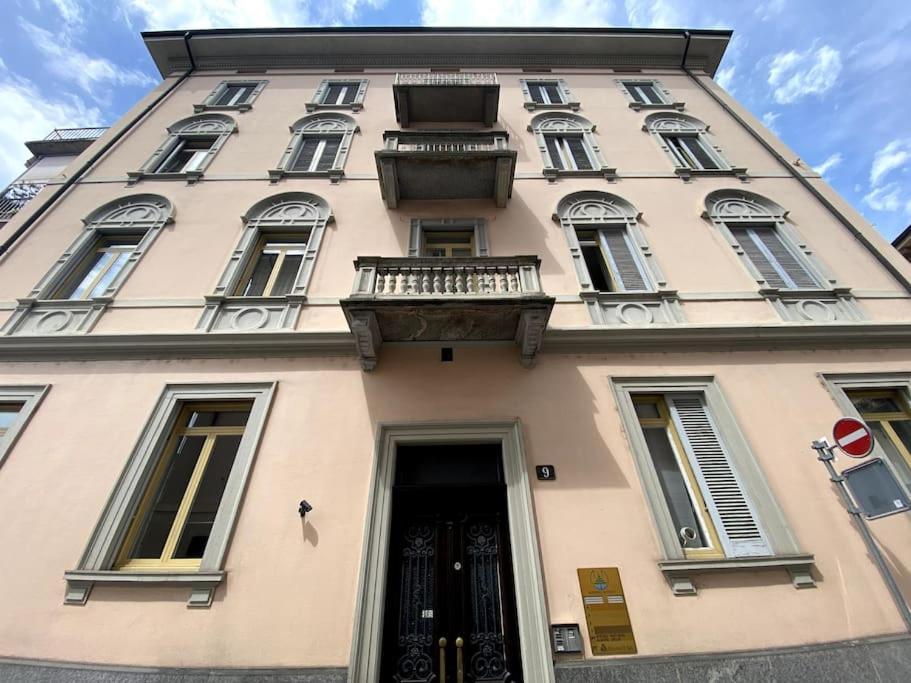 Cozy Apartment By The The Lake Of Lugano Bagian luar foto